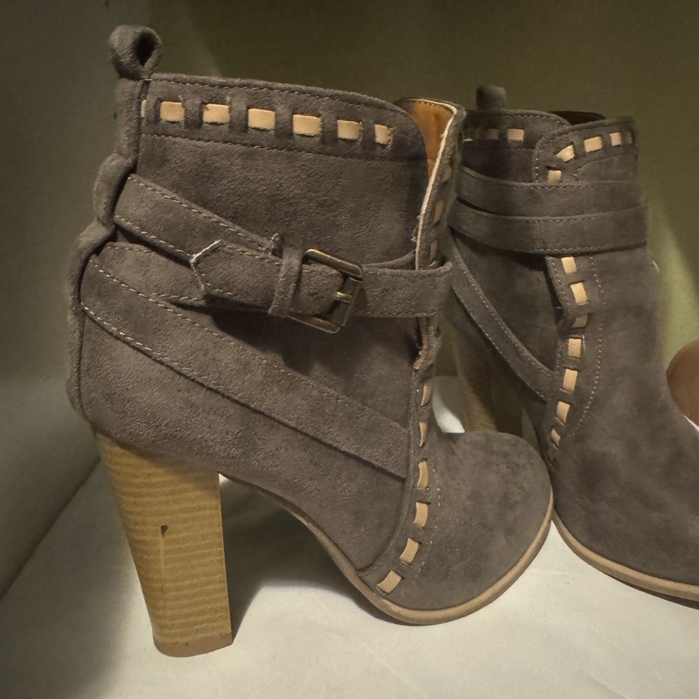 VENUS Heeled Boots - Picture 2 of 7